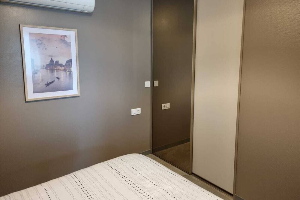 Photo of Bedroom in Saint-Laurent-d'Aigouze