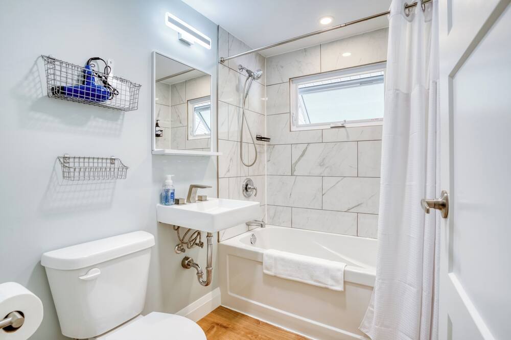 Photo of Bathroom in Lighthouse Cove