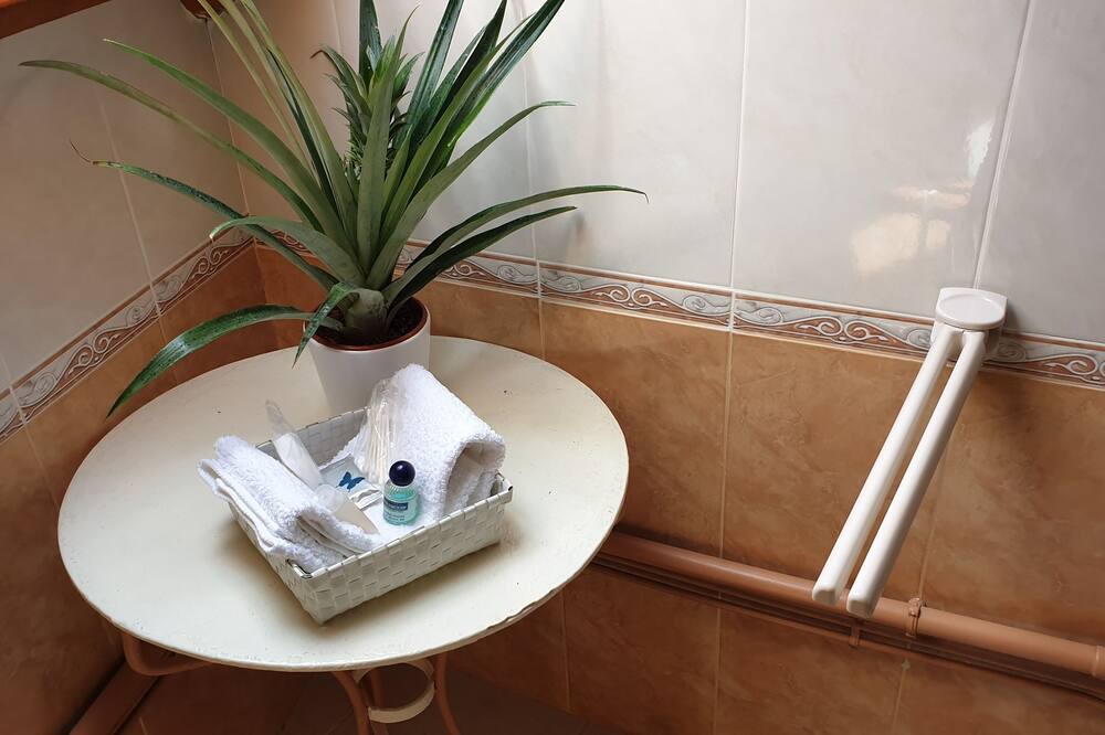 Photo of Bathroom in Courniou