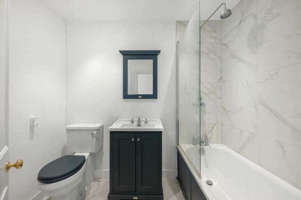 Photo of Bathroom in St James