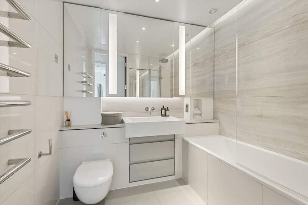 Photo of Bathroom in St James