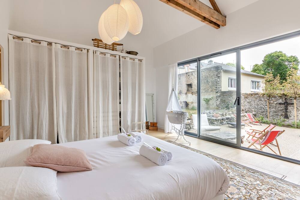 Photo of Bedroom in Laval