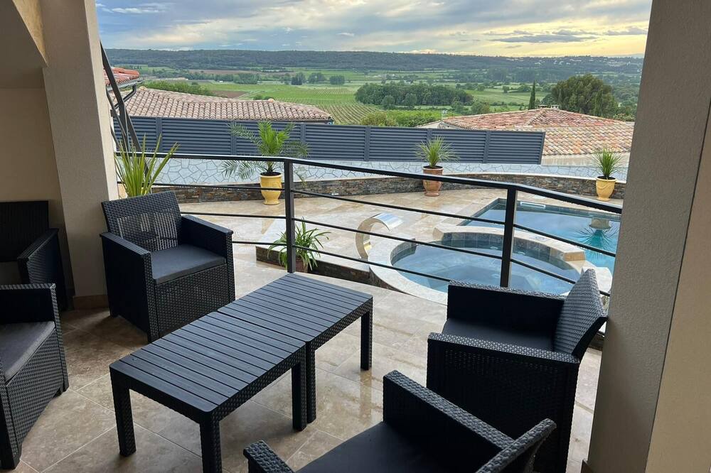 Photo of Outdoor in Saint-Hippolyte-de-Montaigu