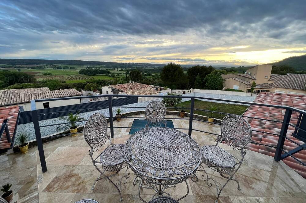 Photo of Outdoor in Saint-Hippolyte-de-Montaigu