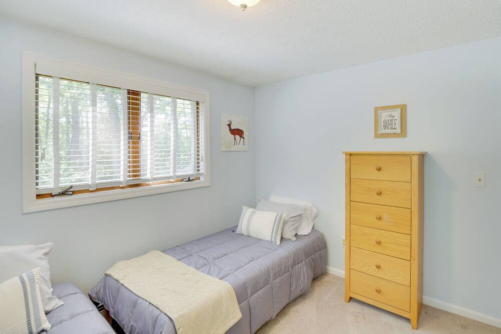 Photo of Bedroom in Lake Arrowhead