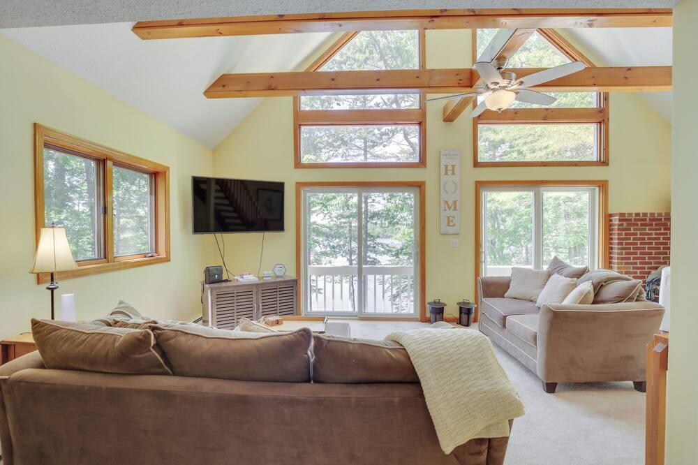 Photo of Livingroom in Lake Arrowhead