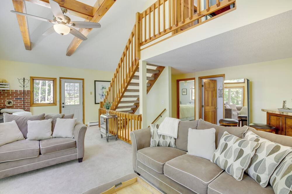 Photo of Livingroom in Lake Arrowhead