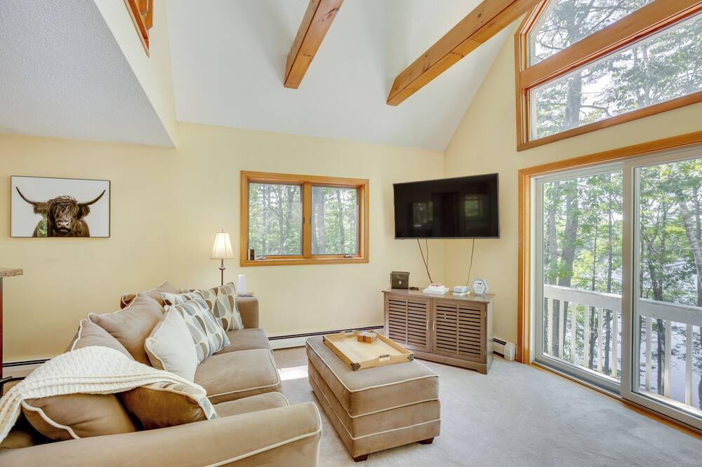 Photo of Livingroom in Lake Arrowhead