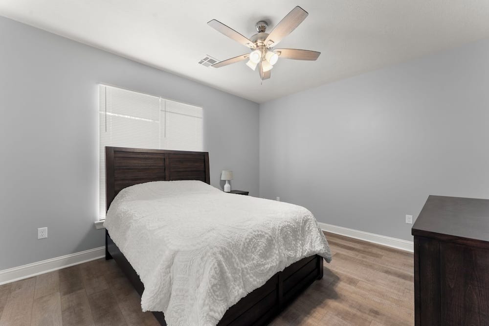 Photo of Bedroom in Sulphur