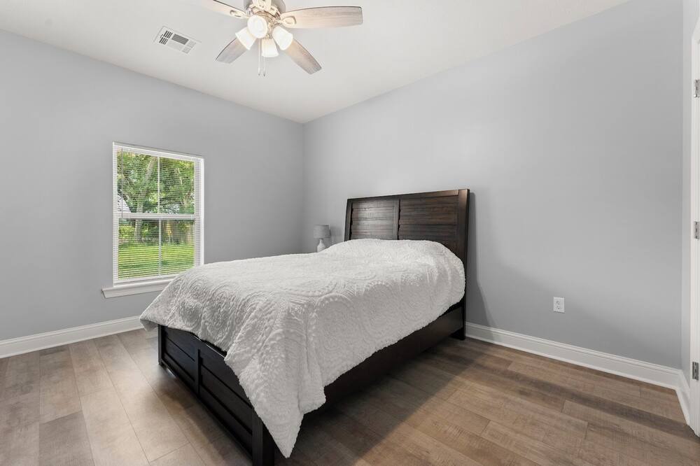 Photo of Bedroom in Sulphur