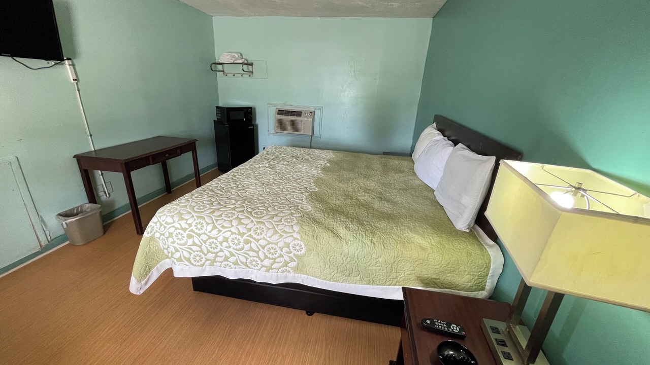 Photo of Bedroom in Childersburg
