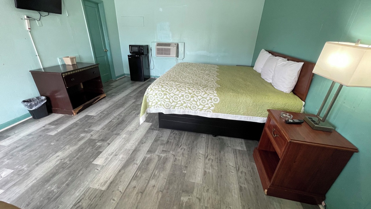 Photo of Bedroom in Childersburg