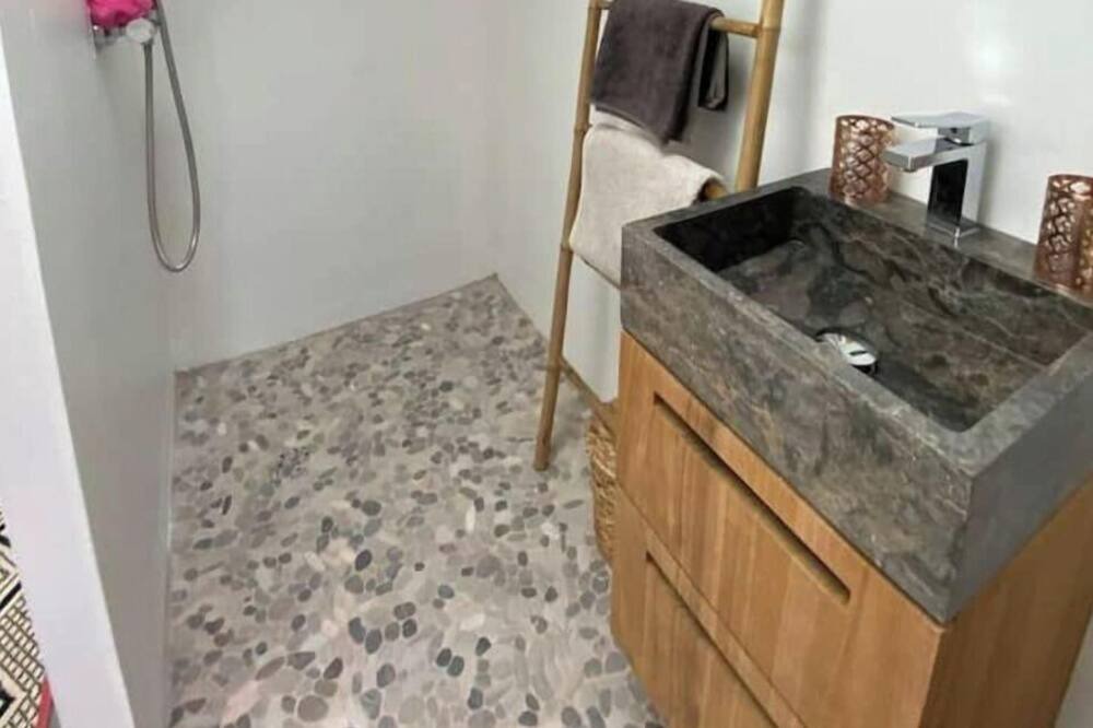 Photo of Bathroom in Valergues