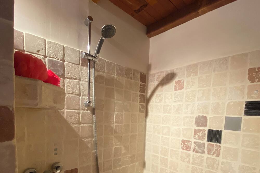 Photo of Bathroom in Valergues