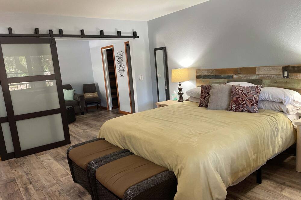 Photo of Bedroom in Lake Wildwood