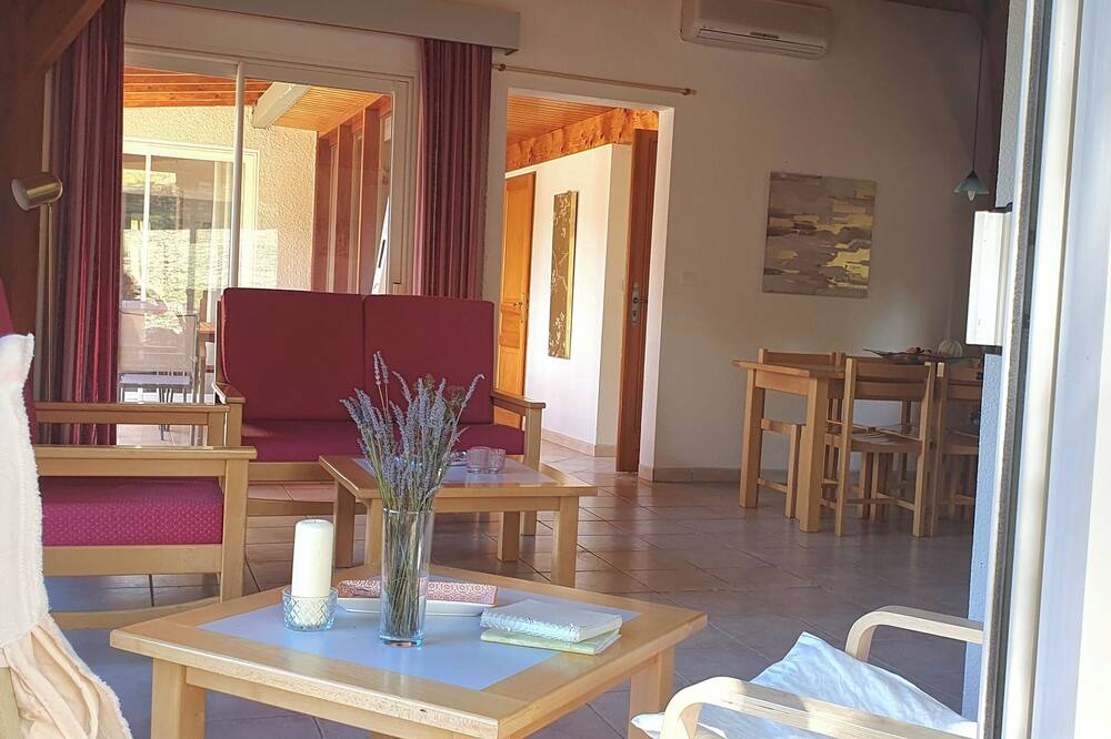 Photo of Livingroom in Quillan