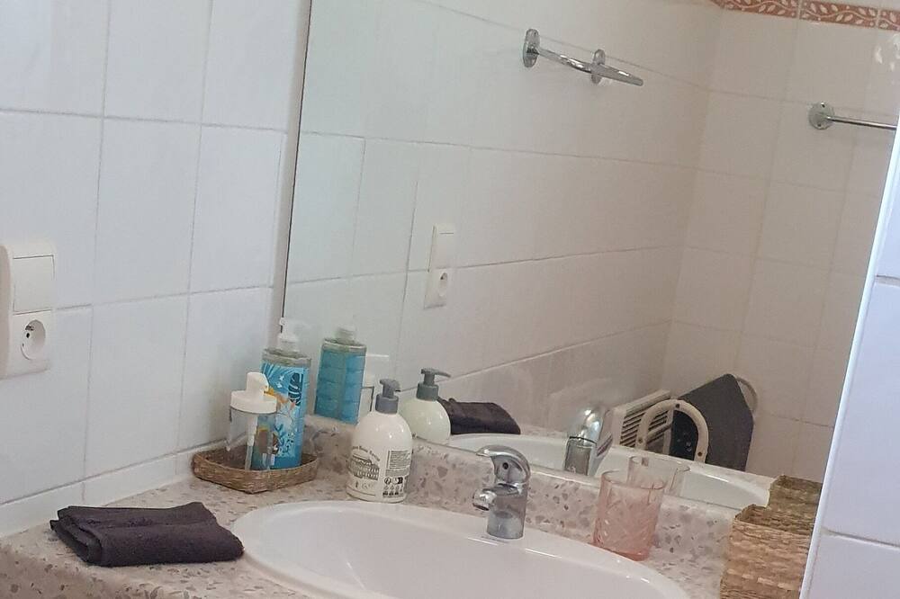 Photo of Bathroom in Quillan