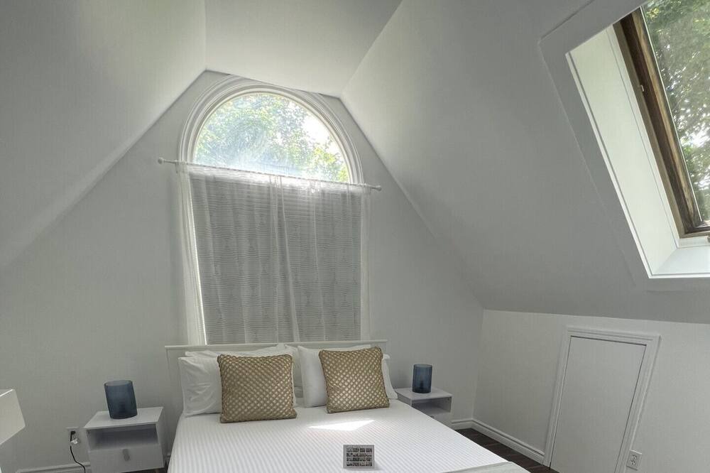 Photo of Bedroom in Pointe-du-Chene