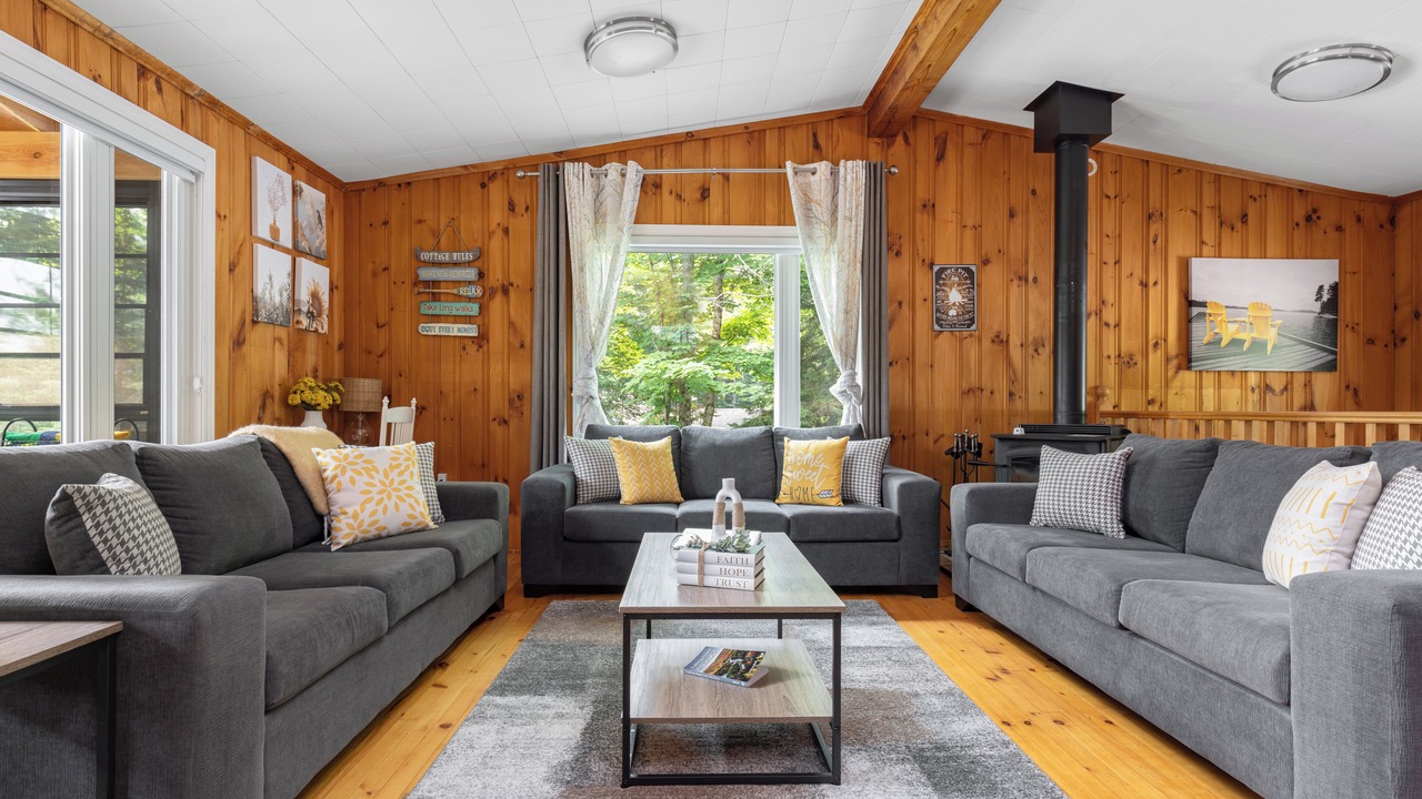 Photo of Livingroom in Bracebridge
