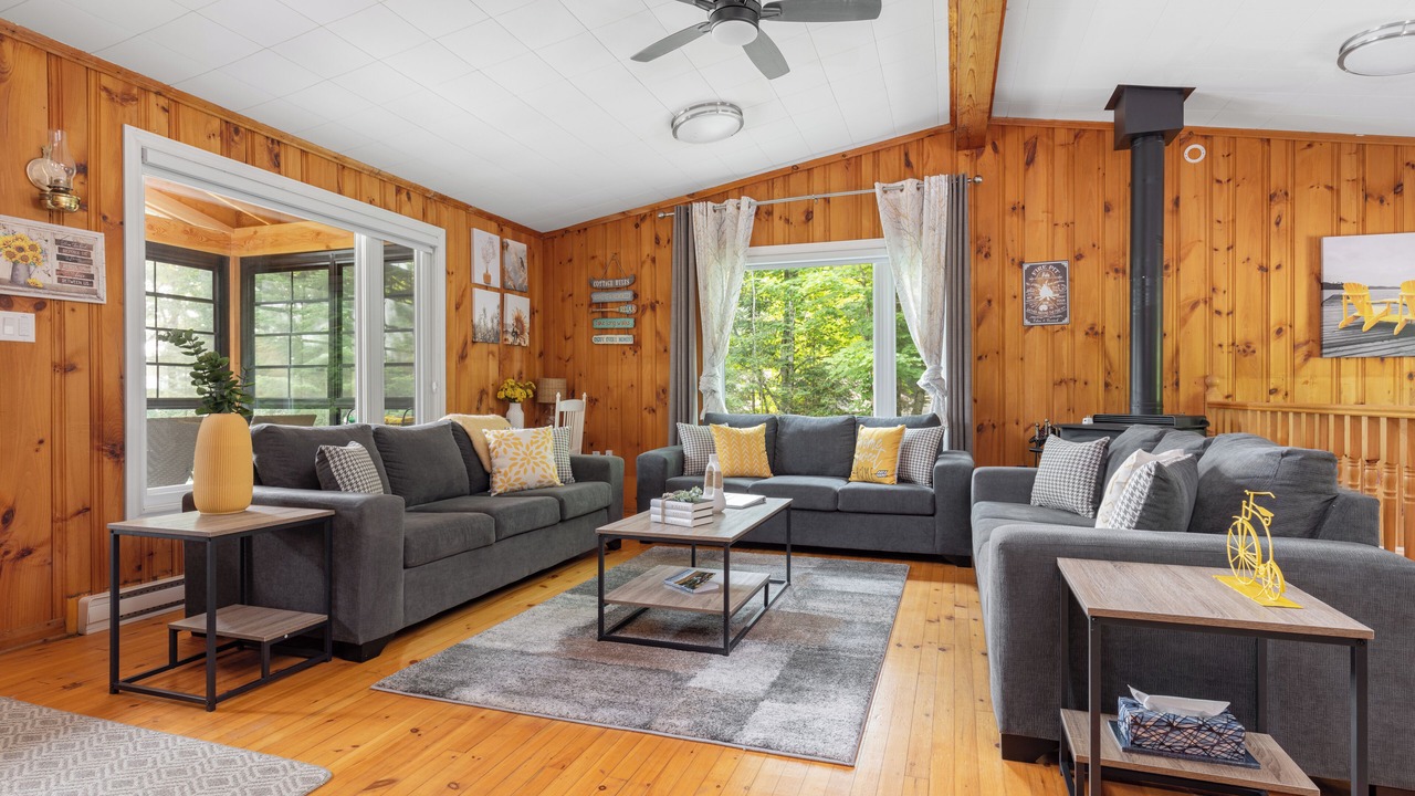 Photo of Livingroom in Bracebridge