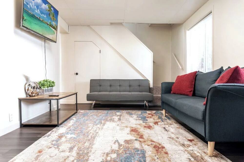 Photo of Livingroom in Maplewood