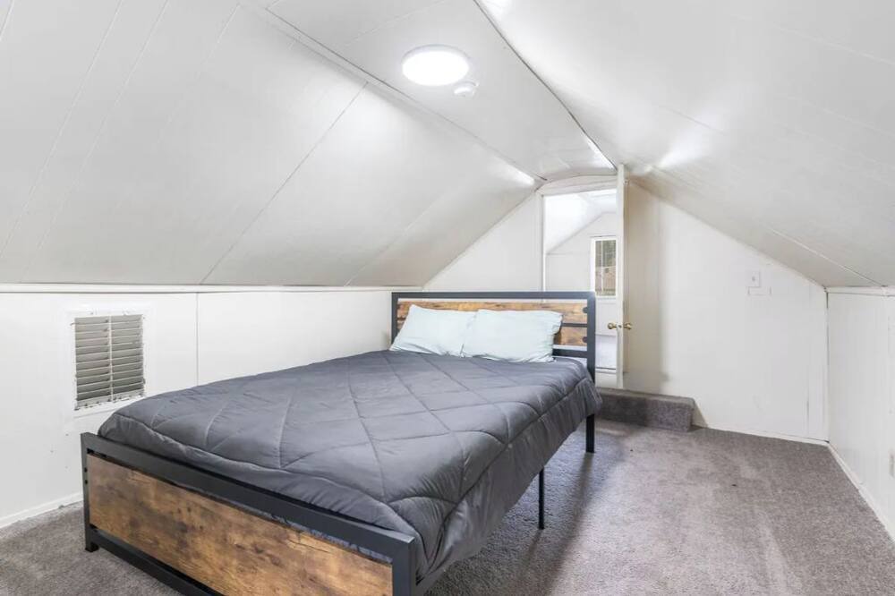 Photo of Bedroom in Maplewood