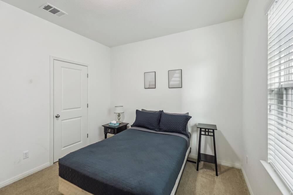 Photo of Bedroom in Manor