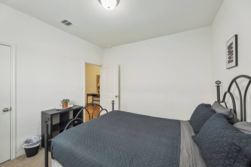 Photo of Bedroom in Manor