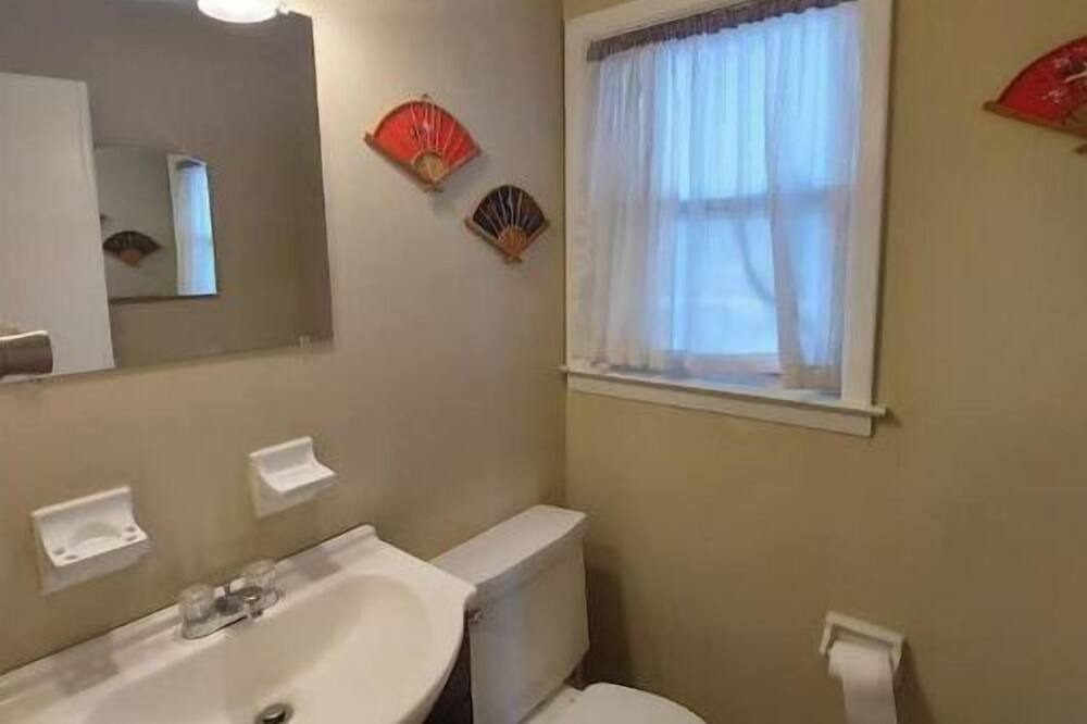 Photo of Bathroom in Rosewood