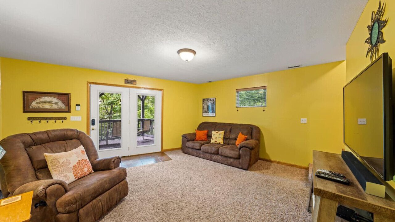 Photo of Livingroom in Flat Hollow Marina
