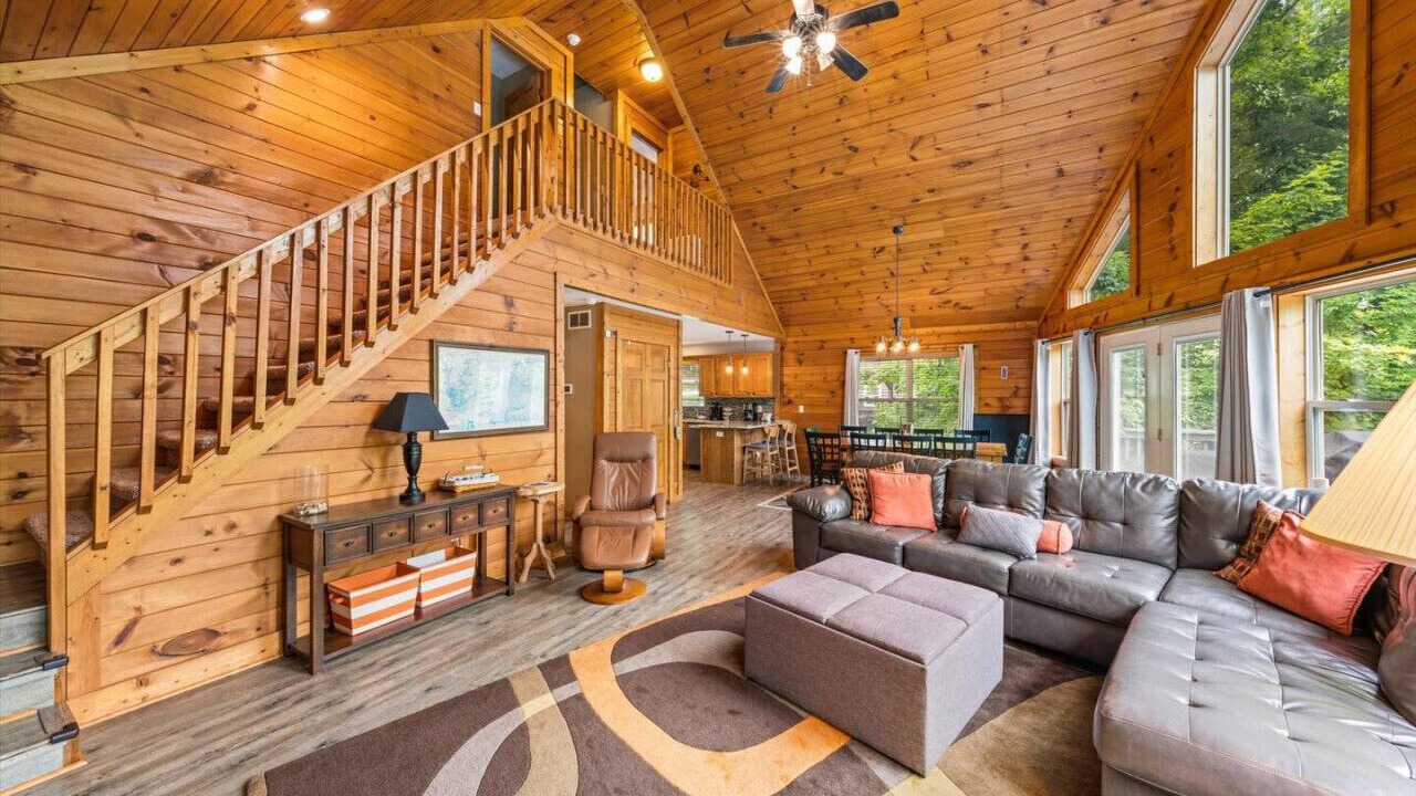 Photo of Livingroom in Flat Hollow Marina