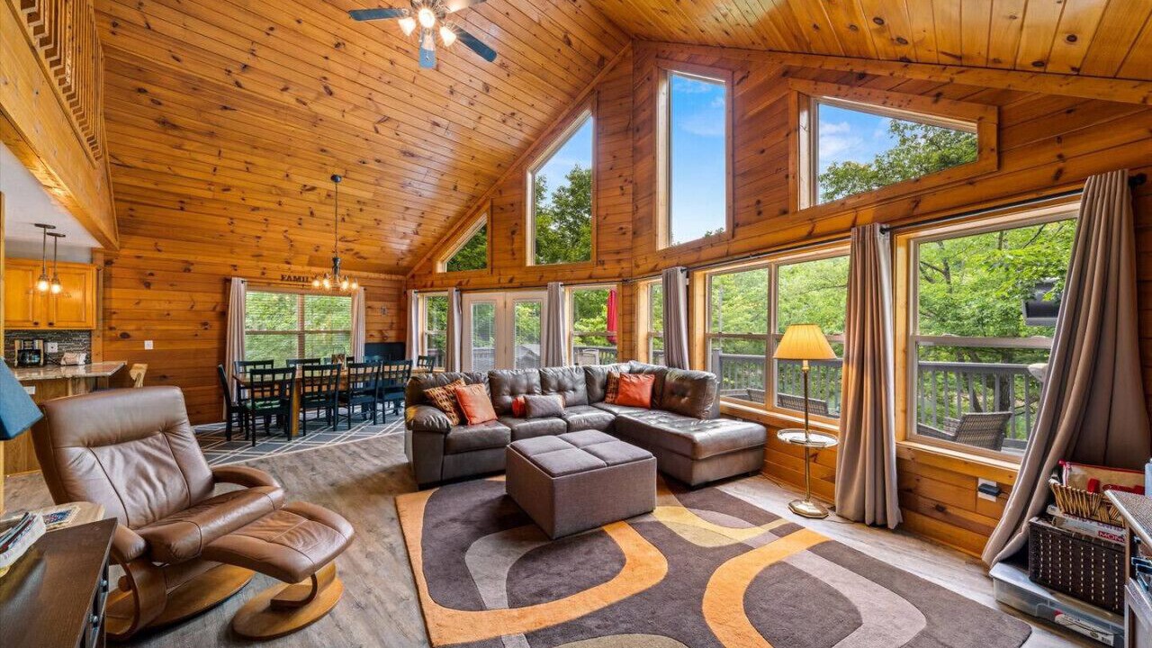 Photo of Livingroom in Flat Hollow Marina