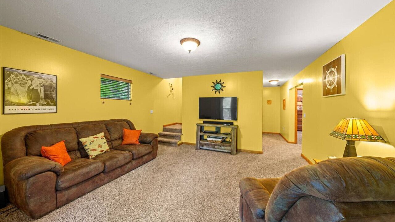 Photo of Livingroom in Flat Hollow Marina