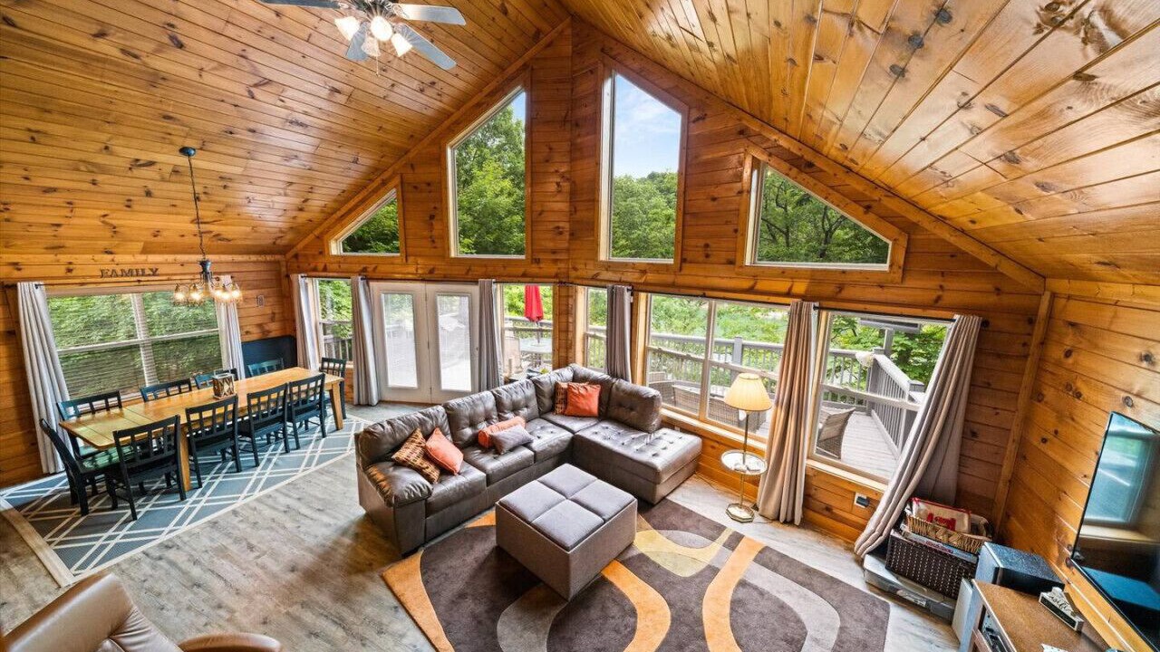 Photo of Livingroom in Flat Hollow Marina