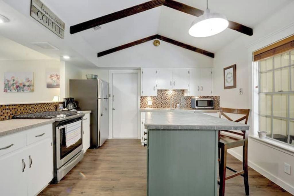 Photo of Kitchen in East Congress