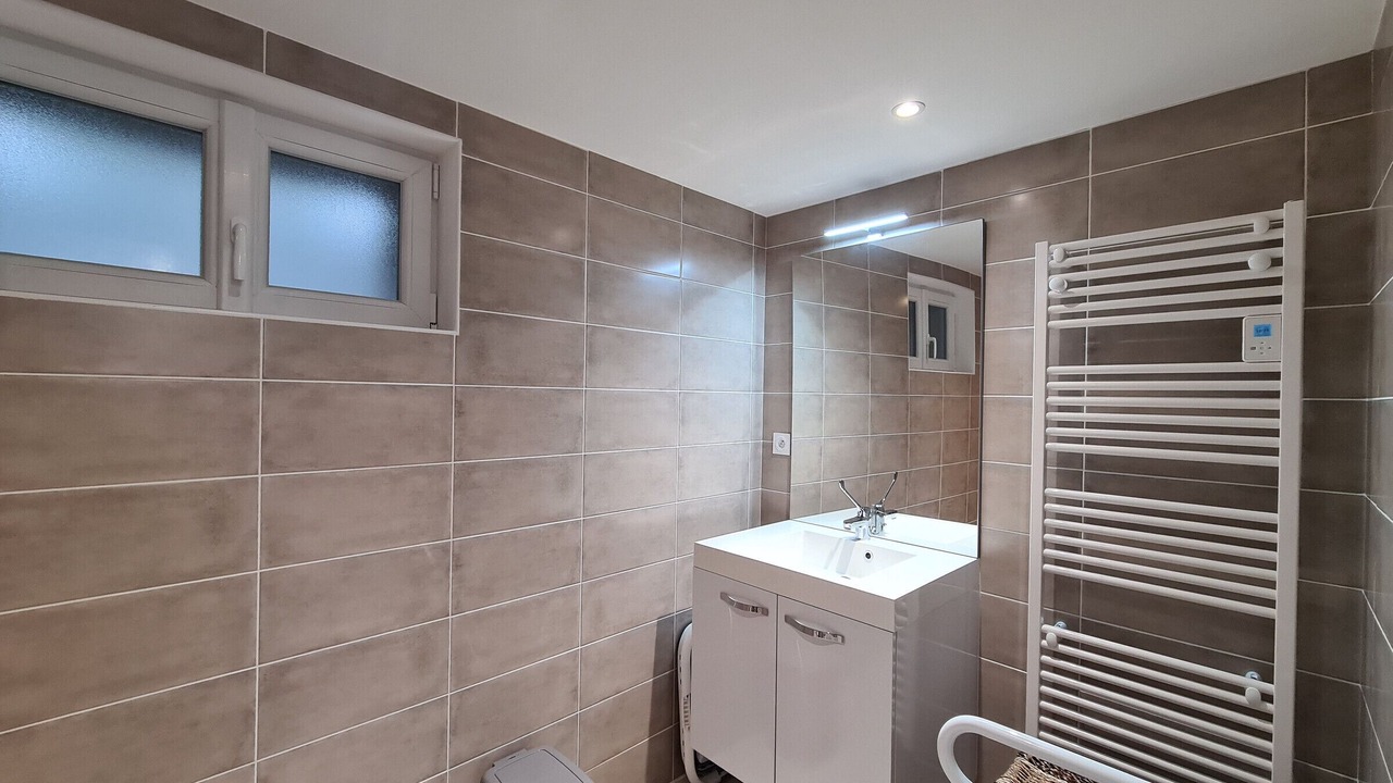 Photo of Others in Lye