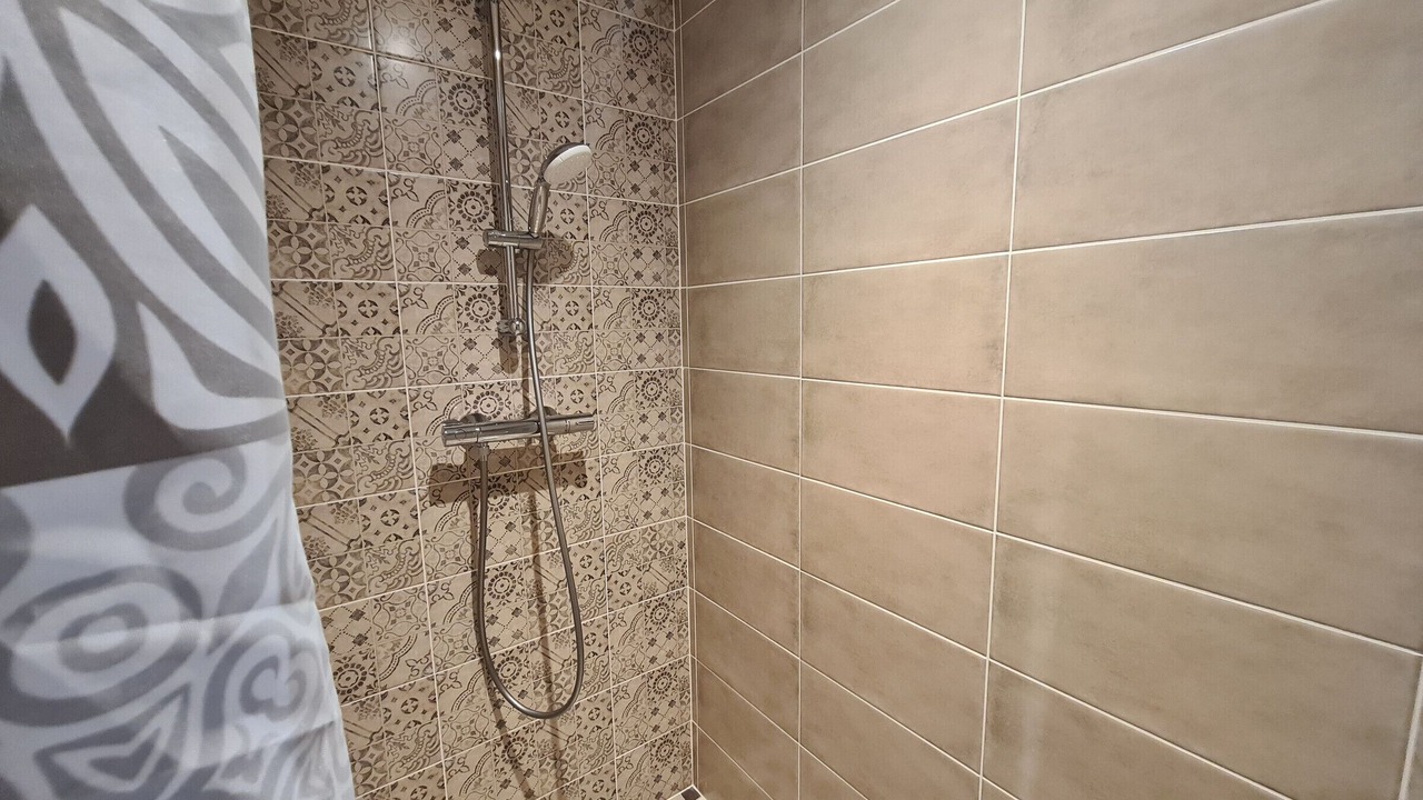 Photo of Others in Lye