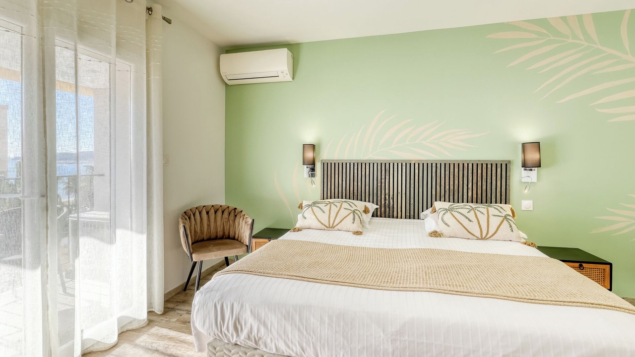 Photo of Bedroom in Le Lavandou