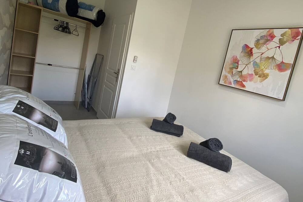 Photo of Bedroom in Rousson