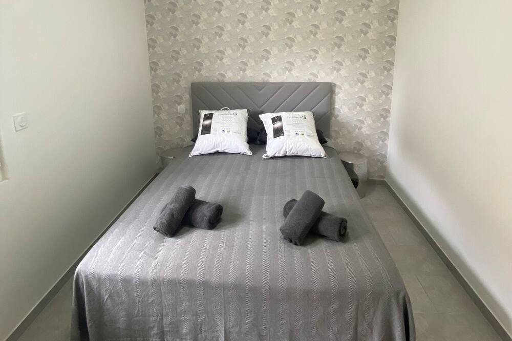 Photo of Bedroom in Rousson