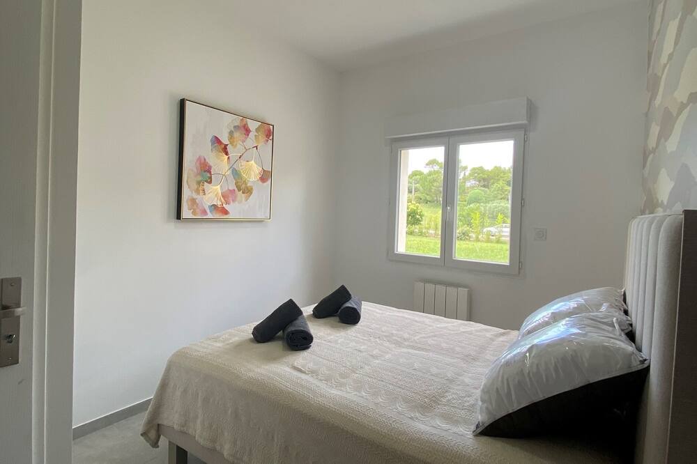 Photo of Bedroom in Rousson