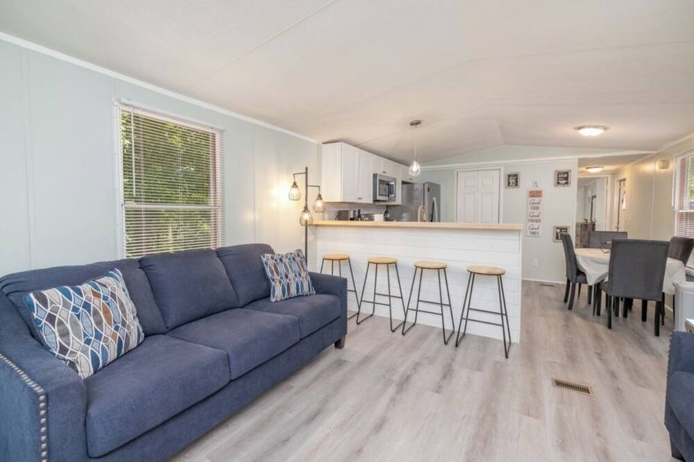 Photo of Livingroom in Wildwood Point