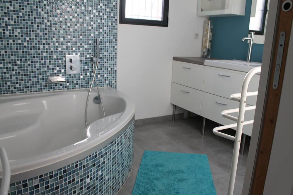 Photo of Bathroom in Bagnols-sur-Ceze