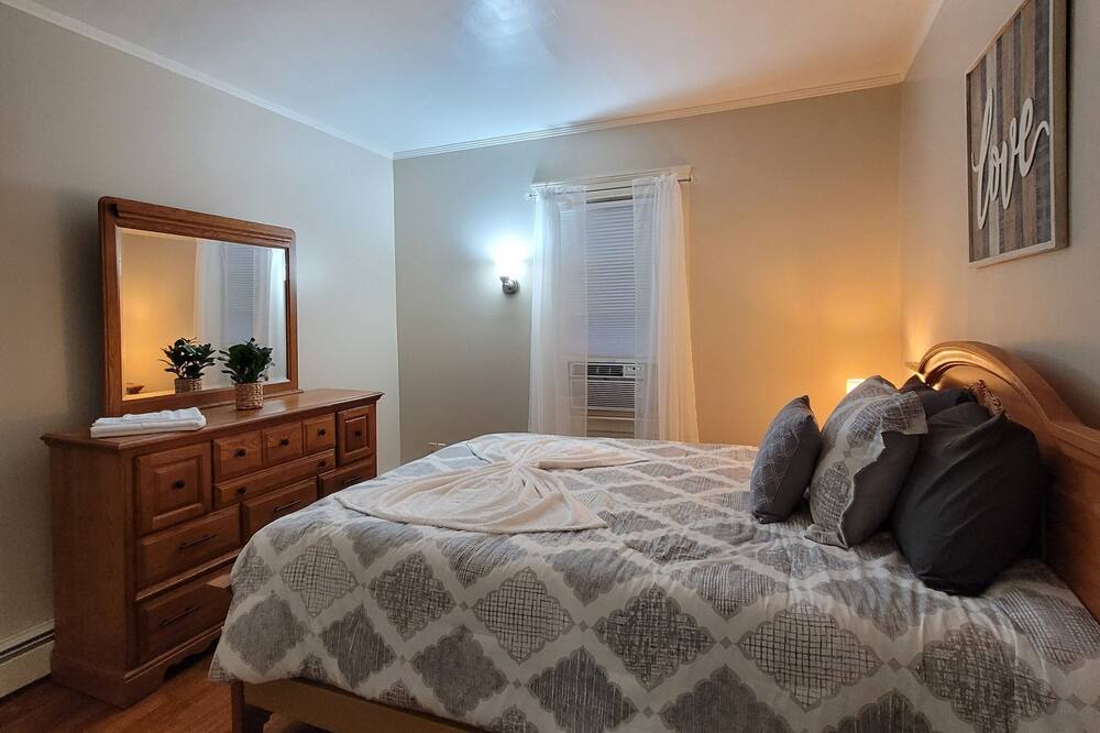 Photo of Bedroom in Elmhurst