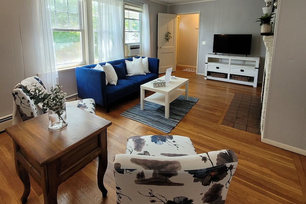 Photo of Livingroom in Elmhurst