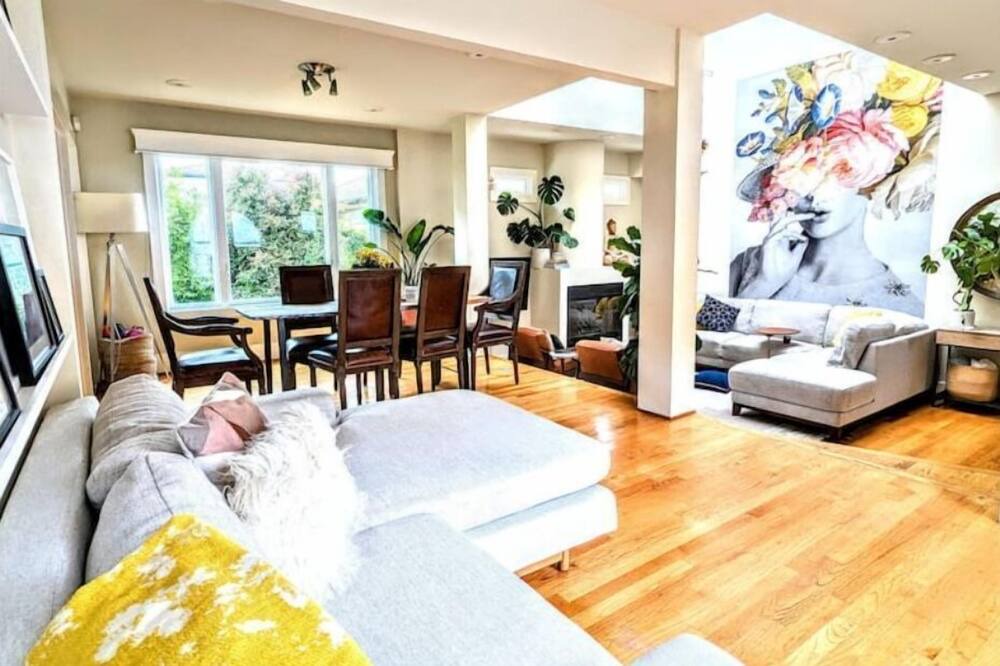 Photo of Livingroom in University Heights