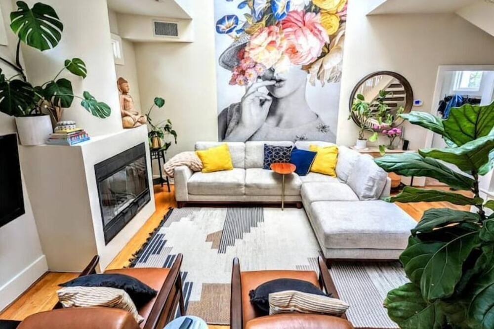 Photo of Livingroom in University Heights