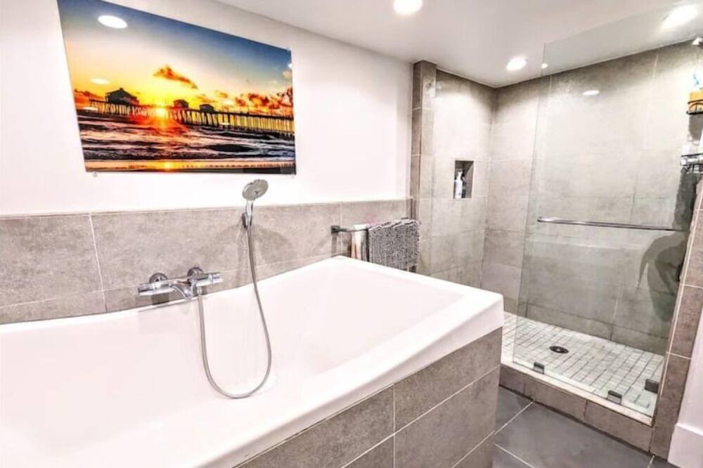 Photo of Bathroom in University Heights