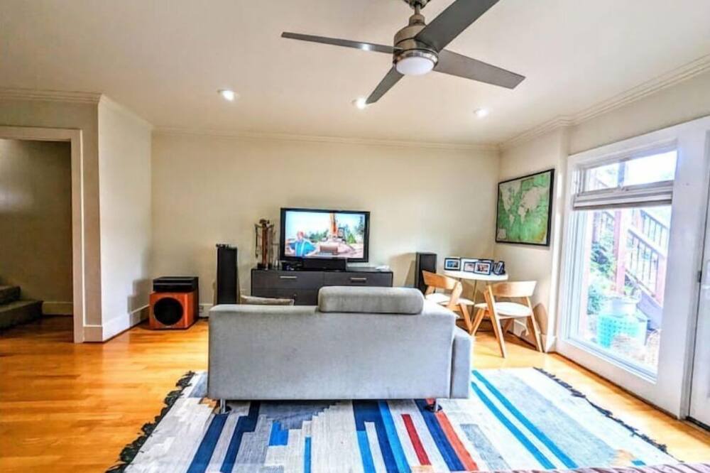 Photo of Livingroom in University Heights