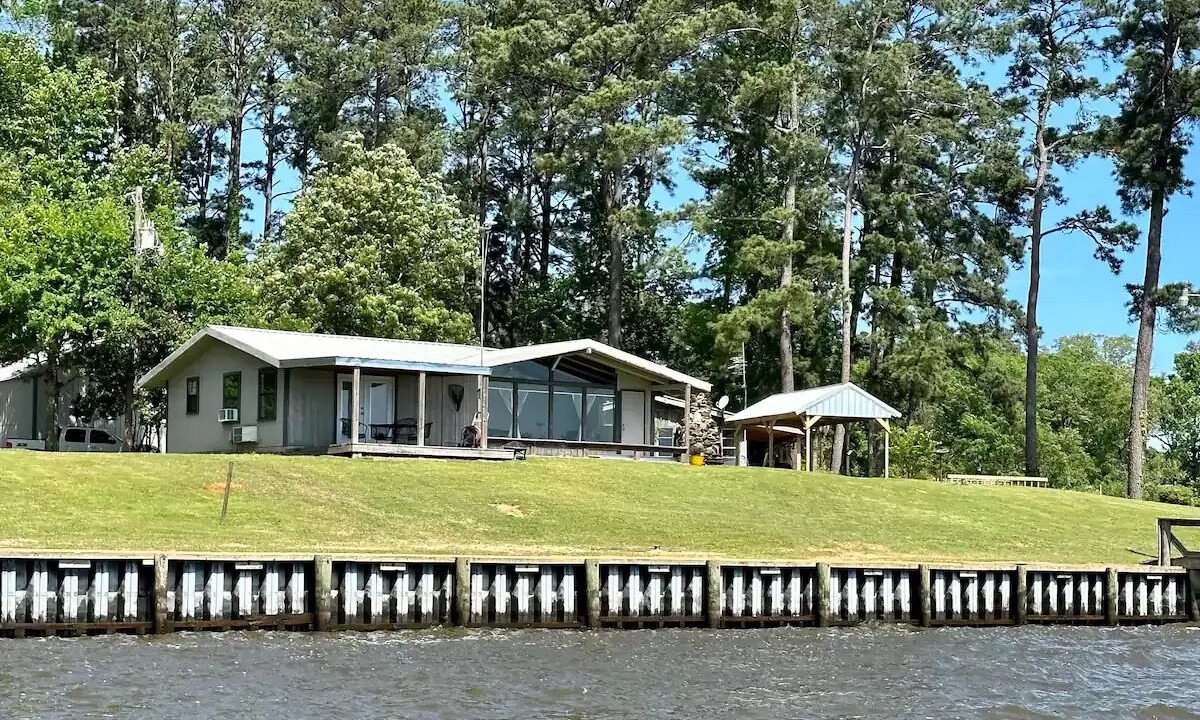 Photo of Outdoor in Huxley